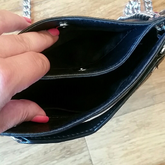 Michael Kors Chelsea Crossbody Bag - Picture 4 of 6